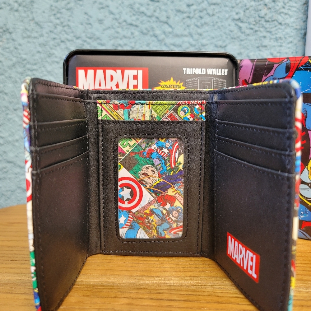 MARVEL Captain America Comic Tri-fold Wallet - Picture 5 of 6